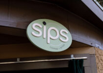 A sign reading "Sips" for the coffee restaurant offering in Zoo Atlanta